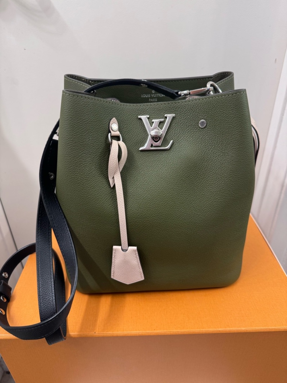 Louis Vuitton Olive Green Leather Bucket Shoulder Bag with Black Strap